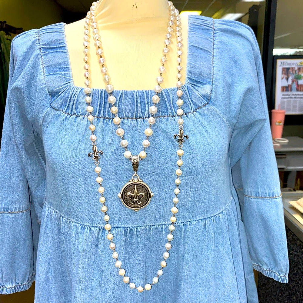French Kande Freshwater Pearls with Fleur Pendants